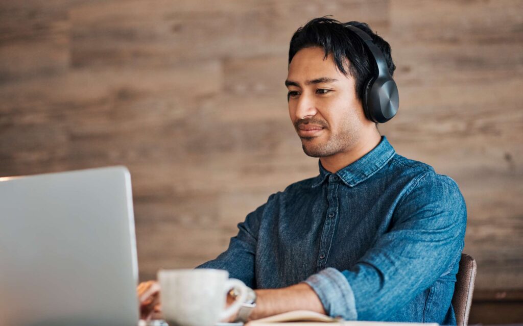 67a6163c07fb68f29ec833f1_How-B2B-Marketers-Can-Make-Webinars-More-Engaging